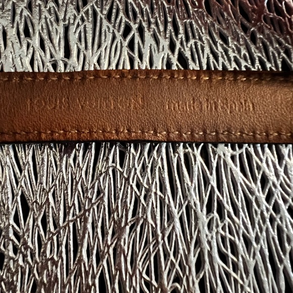 Louis Vuitton (100% Authentic) leather monogram bracelet with gold hardware - Picture 3 of 4